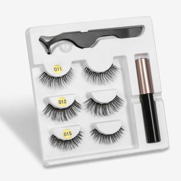 A Pair Of False Eyelashes With Magnets In Fashion - Image 7